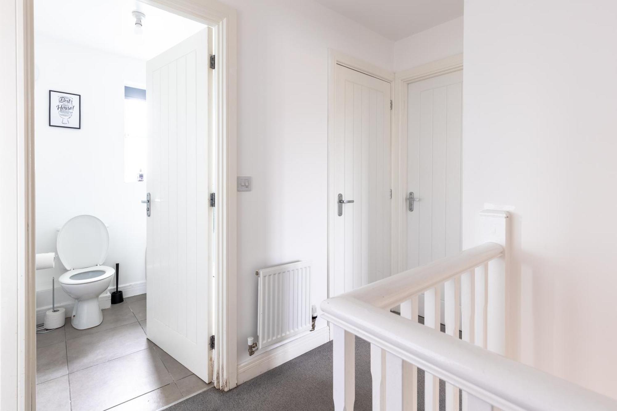 Spacious 4-Bedroom Home Near City Centre With Parking Nottingham Eksteriør billede