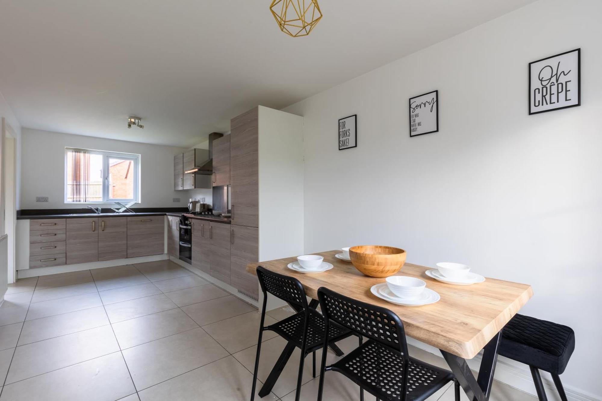 Spacious 4-Bedroom Home Near City Centre With Parking Nottingham Eksteriør billede